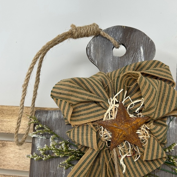 Rustic Farmhouse Wall Decor with Cow Cutout and Bow - Picture 8 of 9
